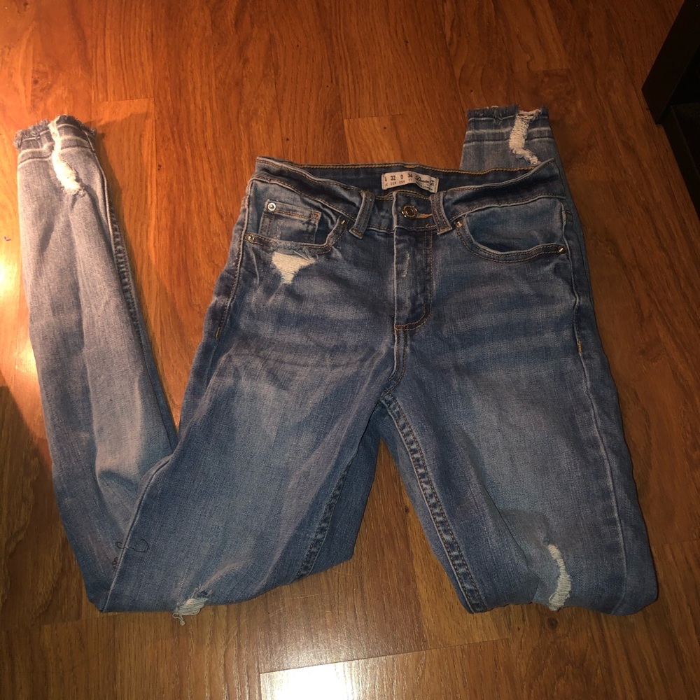 Distressed skinny jeans